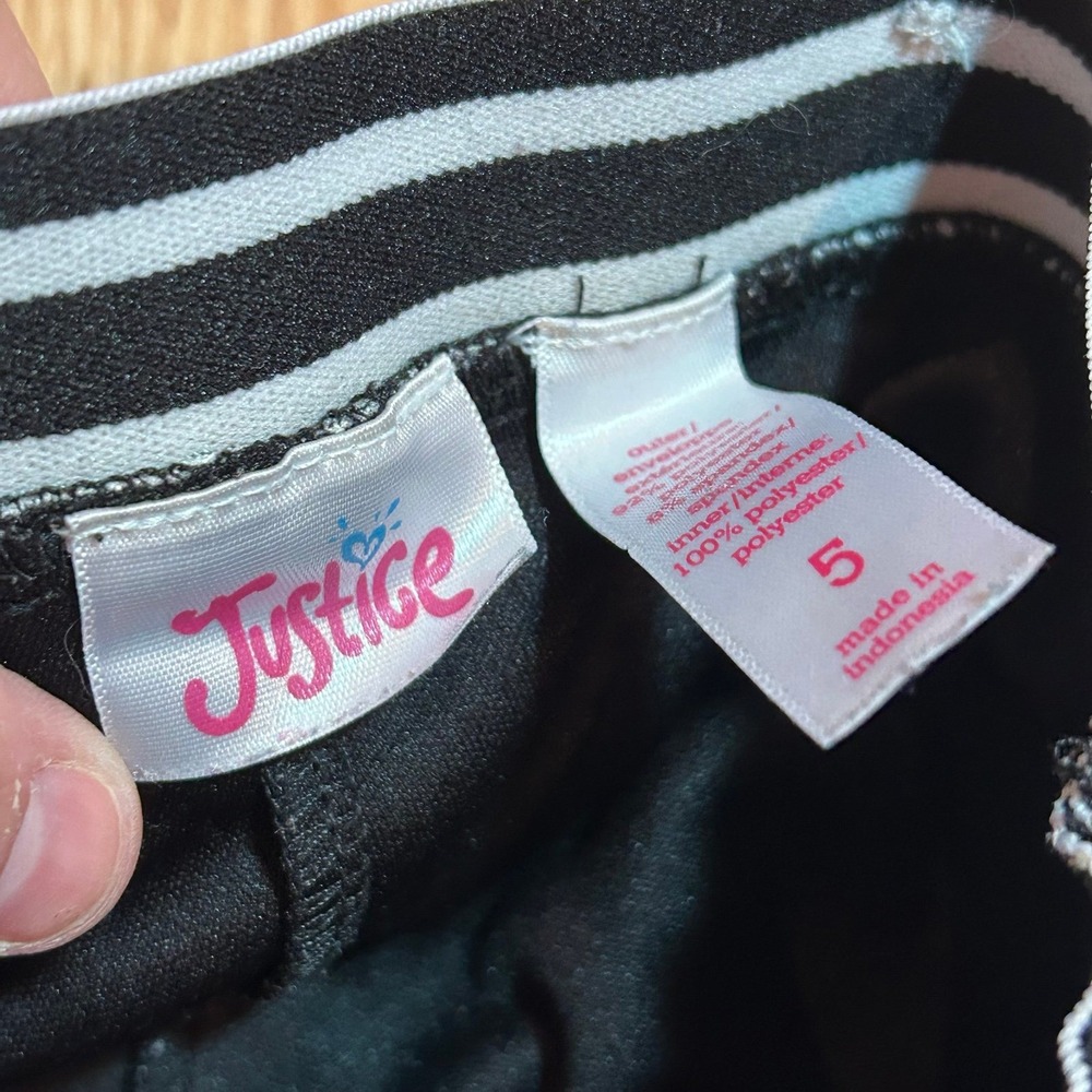 Justice black‎ and grey floral skort 5 - Picture 3 of 3